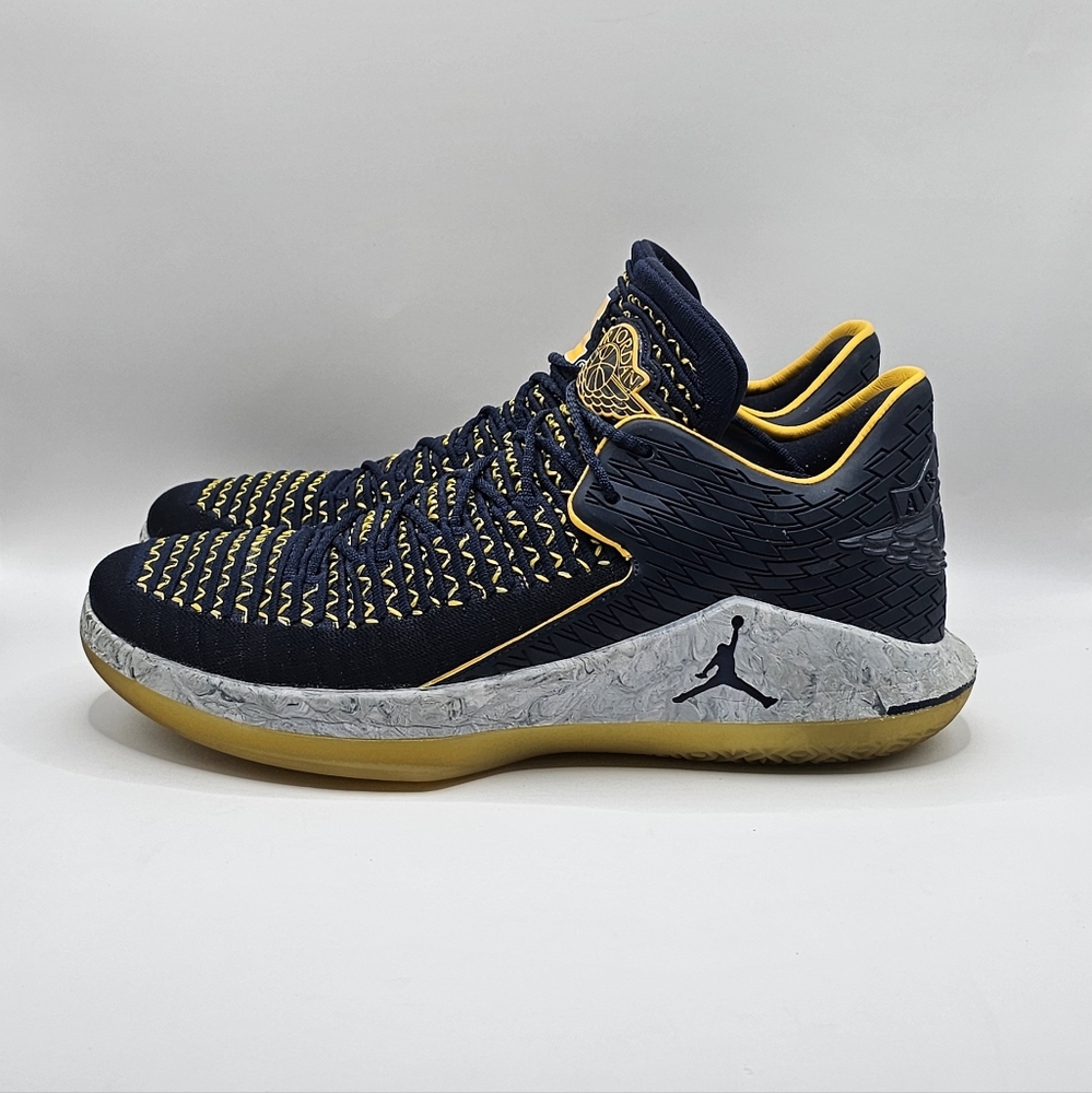 Air Jordan 32 Low "Michigan Wolverines"